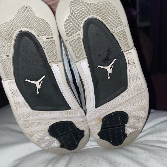 Jordan 4s - Picture 4 of 5
